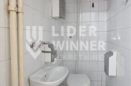 Stan na uglu sa Dubrovačkom, ima svoje parking mesto