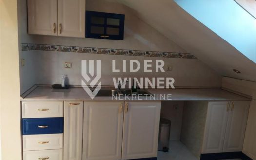 Odličan trosoban stan sa pogledom na Dunav