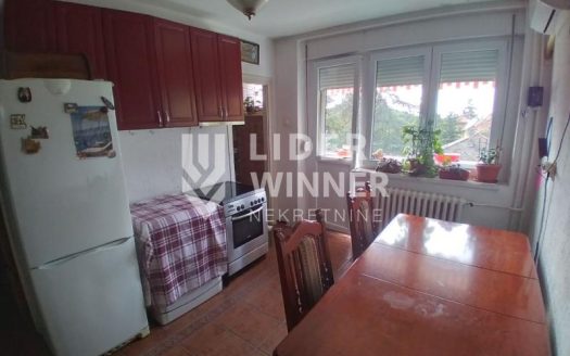 Prelep stan u srcu Dedinja, retko u ponudi