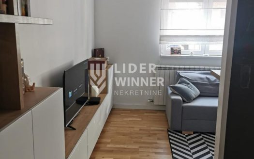 Opremljen stan, top lokacija u Zemunu