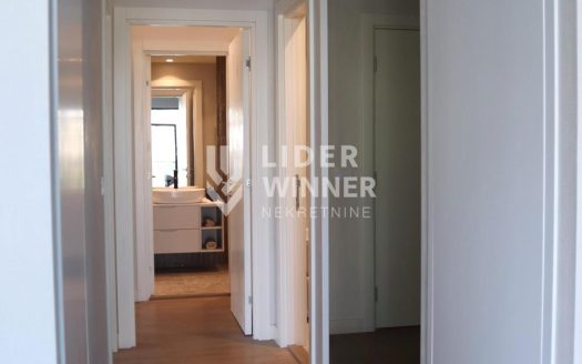 3.0 Lux stan, BW Sole