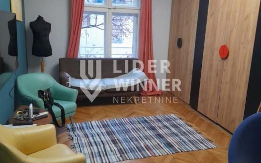 Na odličnoj lokaciji u predratnoj zgradi