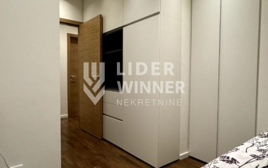 Lux stan sa garažom na Crvenom krstu