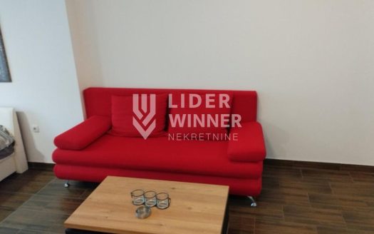 1.0 kompletnoo opremljen, Čuburski park