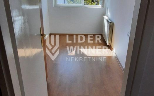 Odličan stan sa parking mestom