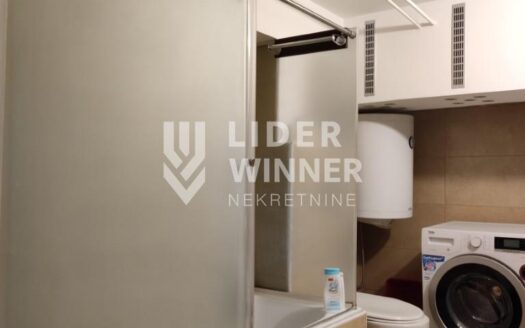 Lepa kuća sa predivnim placem