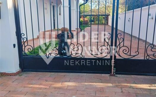 Lux kuca sa bazenom i letnjikovcem, Ugrinovci, 215m2