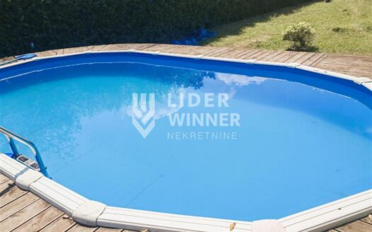 Lux kuca sa bazenom i letnjikovcem, Ugrinovci, 215m2