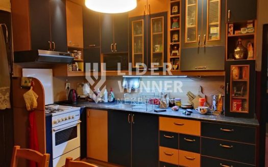 2 stana u kući + garaža od 22m2