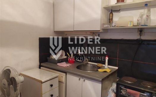 Odlična lokacija, stan u prizemlju, poseban ulaz