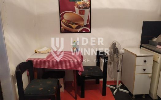 Odlična lokacija, stan u prizemlju, poseban ulaz