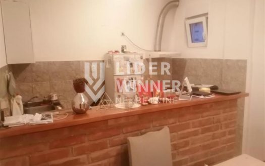 Uknjižen, dobra lokacija