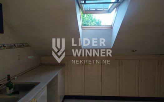 Odličan trosoban stan sa pogledom na Dunav