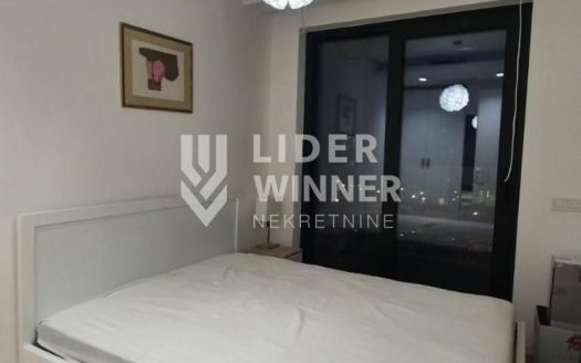 Lux 2.0 stan, Sakura park, parking mesto