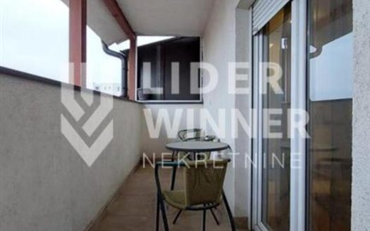 Stan u urednoj zgradi na top lokaciji