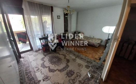 Stan za renoviranje u vojnoj zgradi