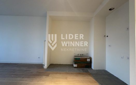 BW Quartet 4, garažno, pogled na Kulu