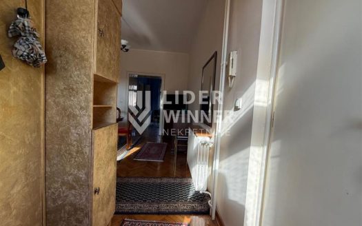 Salonac sa parkingom i terasom!