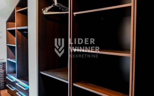 3.0 stan sa garažom, opremljen, duplex