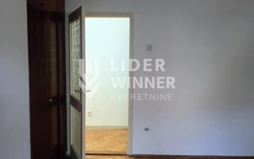 Na odličnoj lokacija stan sa garažom