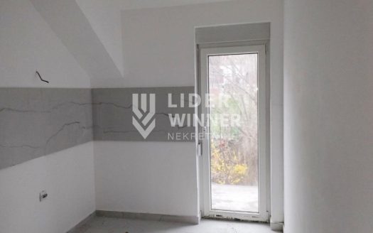 Nov 3.0 stan -uknjižen sa parkingom