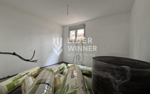 Novogradnja, Lux 3.0 sa baštom, garažno mesto.