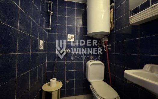 Garsonjera, pogled Skyline, parking