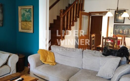 Lepa kuća sa predivnim placem